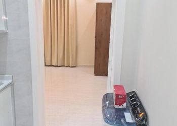 شقة بغرفتين نوم وبأثاث بسيط