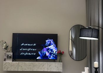 استديو بأثاث مريح وبسيط 