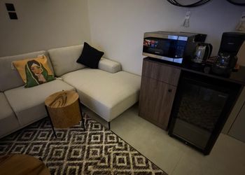 استديو بجاكوزي ودخول ذاتي