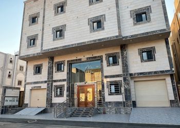 شقة بغرفة جلوس وغرفتين نوم 