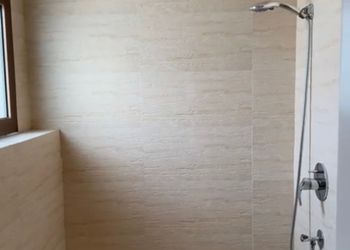 شقة بغرفة جلوس وغرفتين نوم 