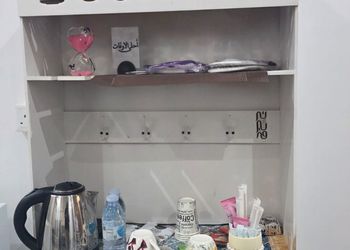 استديو بأثاث مريح وبسيط 