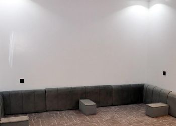 شاليه بصالة مطلة على المسبح 