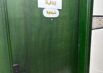 استديو بجلسة جانبية وركن قهوة 