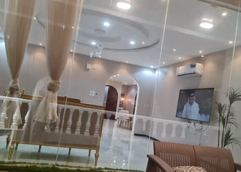 شاليه بجلسة خارجية وألعاب أطفال