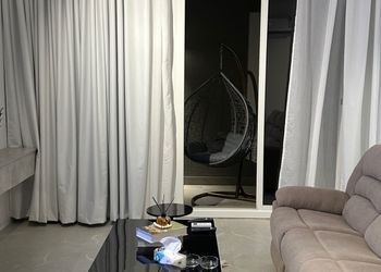 استديو بسرير ماستر وجلسة جانبية