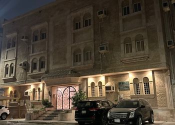 استديو بأثاث مريح وبسيط 