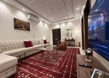 شقة بصالة أنيقة ودخول ذاتي