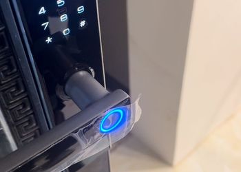 استديو بأثاث مريح وبسيط 