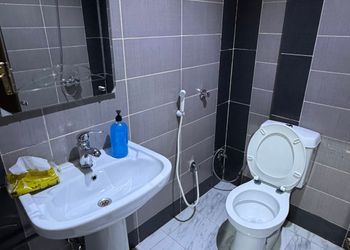 استديو بأثاث مريح بدخول ذاتي