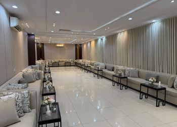 استراحة بمسطح اخضر ومجالس