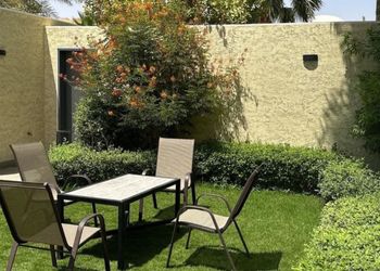 منتجع فندقي بمسطح اخضر