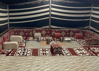 مخيم ببيت شعر وأجواء ممتعة