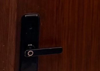 شقة بغرفة معيشة وغرفتين نوم 