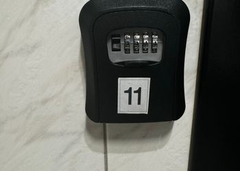 شقة بصالة أنيقة ودخول ذاتي 