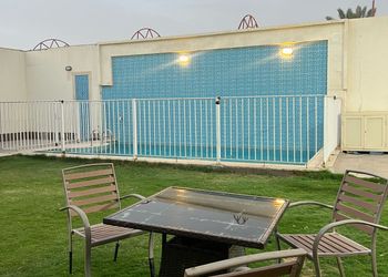 شاليه بغرفة نوم و جلسة خارجية