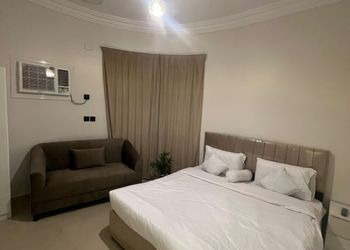 استديو بسرير ماستر وأثاث مريح 