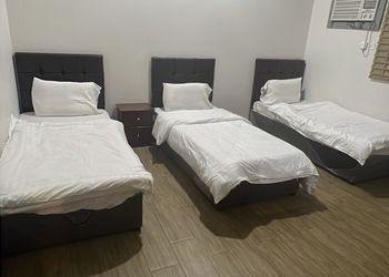 شقة بغرفة معيشة وغرفتين نوم 