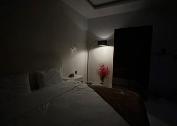شقة بغرفة معيشة وغرفة نوم 