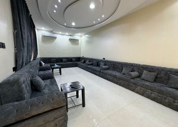 شاليه بصالة مطلة على المسبح 