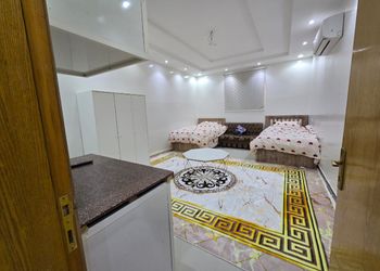 استديو بسريرين مفردة و أثاث مريح