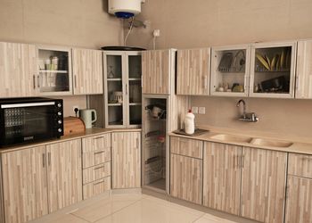 شقه  بصالة انيقة واربع غرف نوم