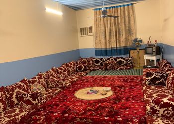 مزرعة ببيت شعر وجلسة خارجية