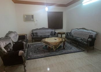 شقة بصالة أنيقة ودخول ذاتي