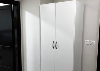 استديو بسرير ماستر وأثاث مريح 