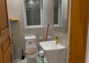 استديو بأثاث مريح وبسيط 