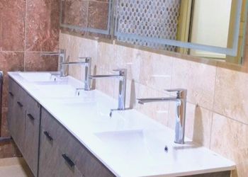 استراحة بمسطح اخضروجلسة خارجية 