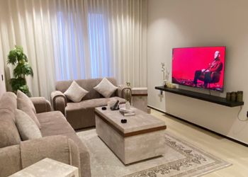 شقة بدخول ذاتي قرب ملعب ارامكو