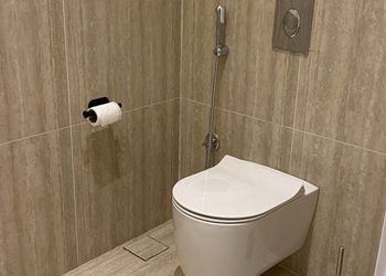 شقة بصالة أنيقة وغرفتين نوم 
