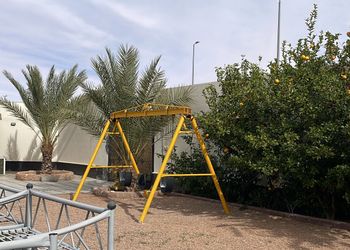 شاليه بجلسة خارجية وألعاب اطفال