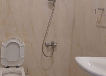 شاليه بجلسة خارجية ومسبح 