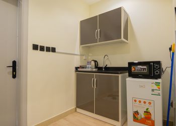 استديو بأثاث مريح وبسيط 
