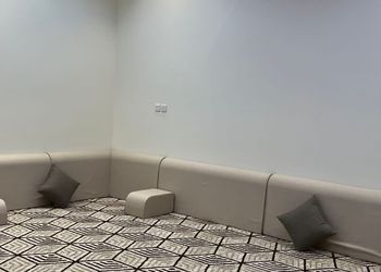شاليه بمسبح خارجي وجلسة خارجية
