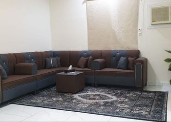 شقة بصالة وثلاث غرف نوم