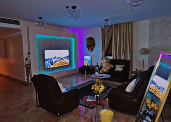 شقة بصالة جلوس وغرفة نوم