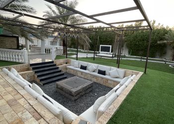 استراحة بمسطح اخضر ومسبح