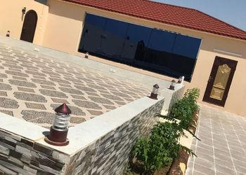 استراحة بمسبح داخلي وألعاب أطفال