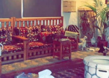 مزرعة بمسطح اخضر وجلسات خارجية 