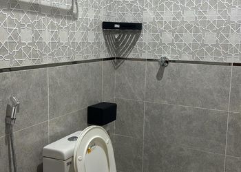 استديو بسرير ماستر وجلسة مريحة 