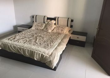 استراحة بمسبح خارجي وصالة جلوس