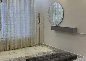 شاليه بمسطح اخضر وجلسة خارجية 
