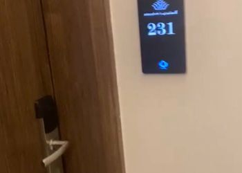 استديو بسرير ماستر وأثاث مريح 