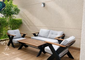 شاليه بصالة مطلة على المسبح 
