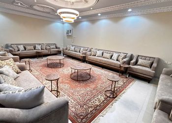 استراحة بجلسة خارجية ملعب كرة طائرة