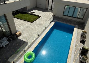شالية بتصميم أنيق بمسبح 
