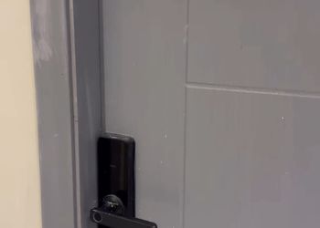 شقة بصالة مريحة وغرفة نوم 